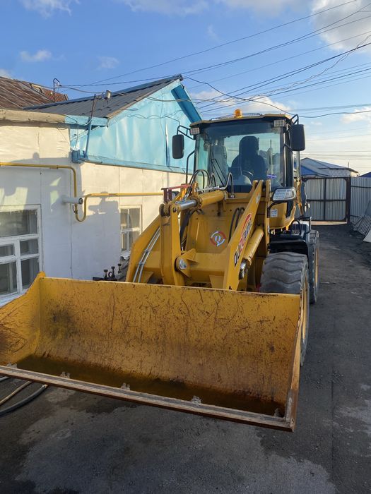 Продам фронтальный погрузчик