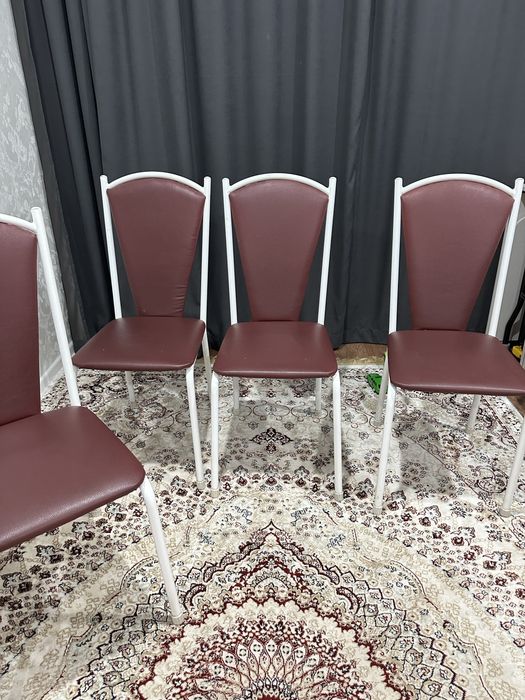 Стол со стульями