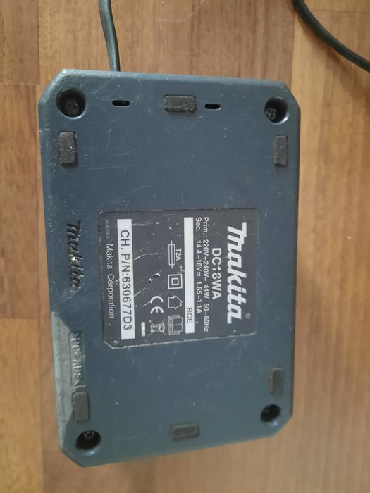 Încărcător Makita DC18WA. 130 lei neg.