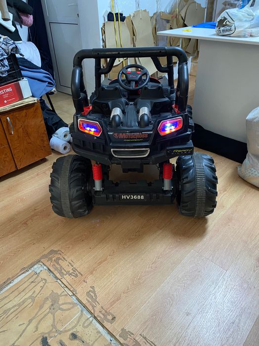 Mașinuța cu baterii