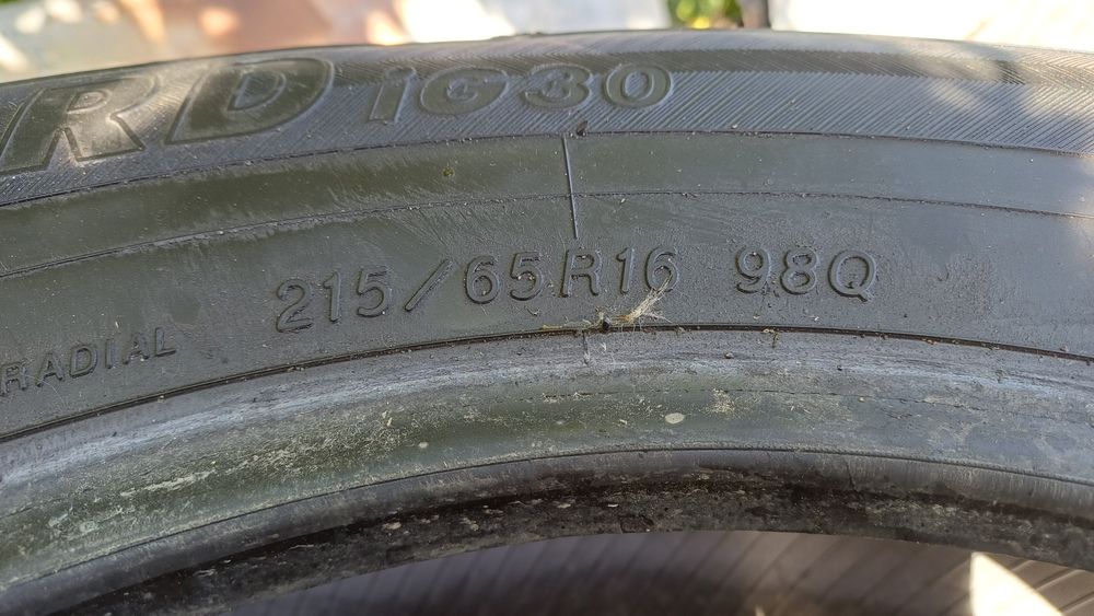 Продам Зимние шины 215/65/16 размера