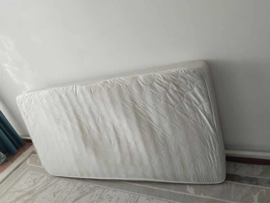 Продам матрас в хорошем сост