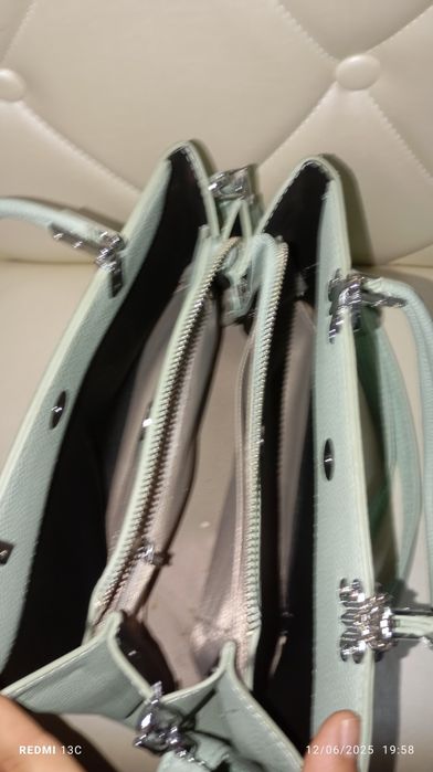 Ayollar sumkasi,katta hajmli