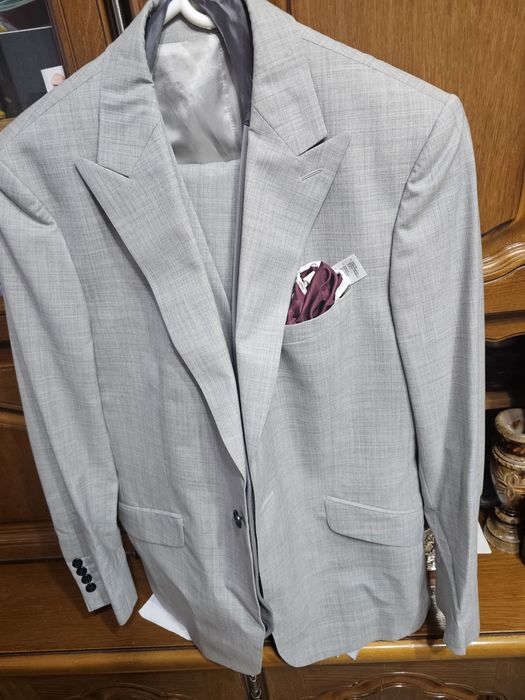 Costum nou marca Reiss