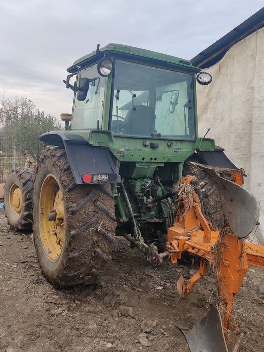 Tractor John deere Izvoarele • OLX.ro