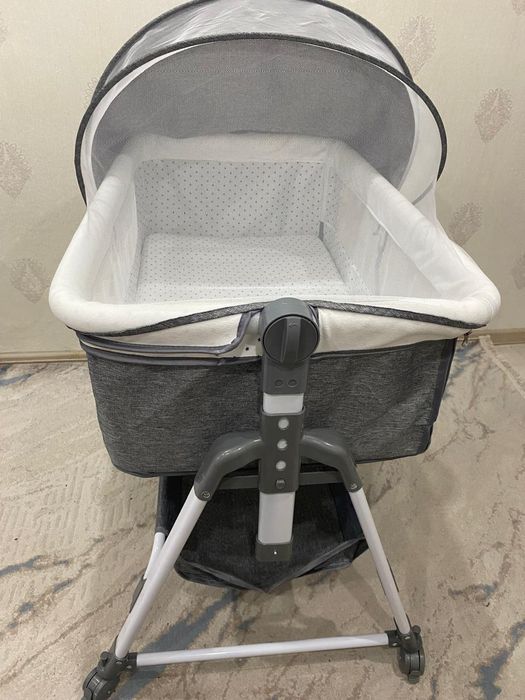 Продам манеж новый