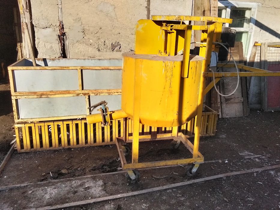 Продается газоблочный с формами  700000