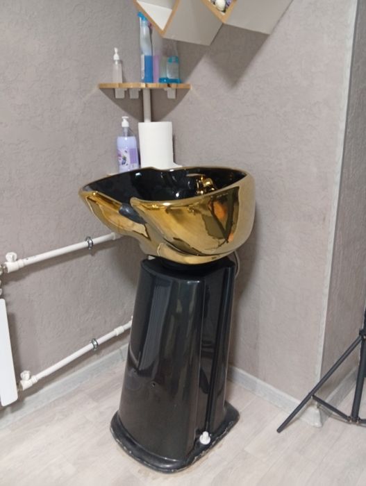 Salon uchun mebellar va moyka sotiladi