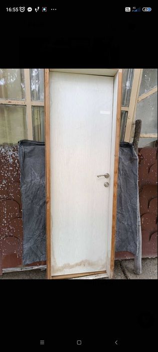 Продавам входни метални и вътрешни интериорни врати и комарници