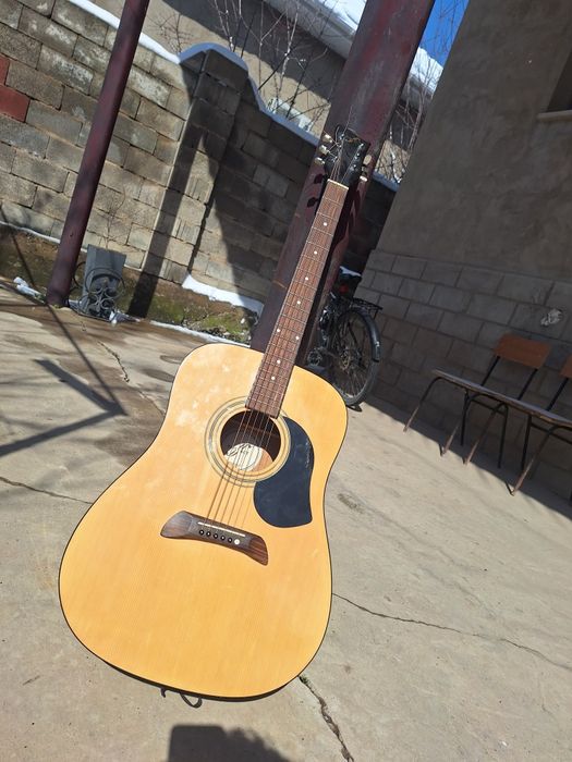 Гитара сатылады көлемі үлкен