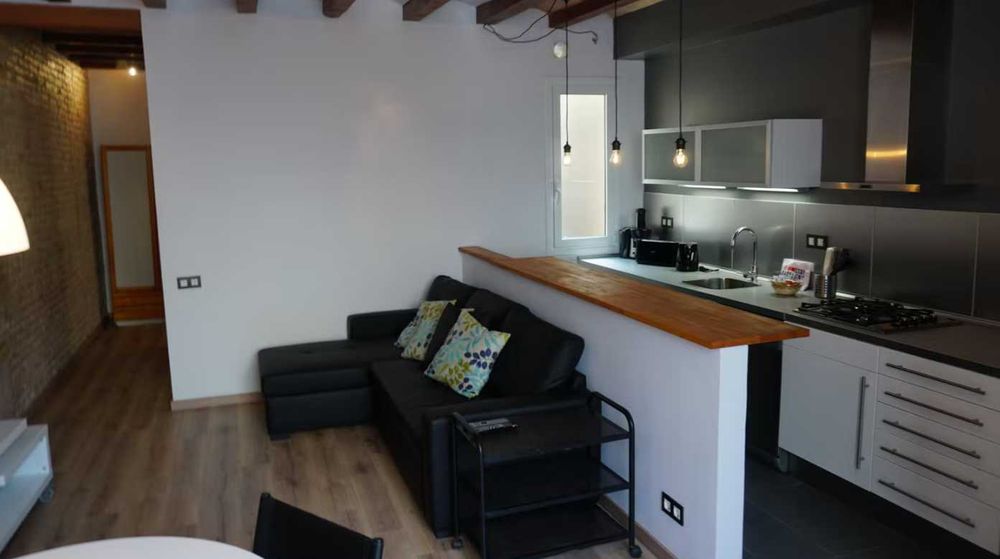 Дава се под наем Четиристаен апартамент в Пловдив, Тракия - 101 кв.м за 408 € - Снимка #1