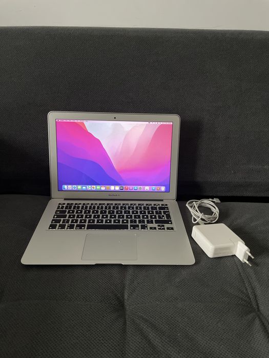 • Macbook Air  •  BATERIE 97% •