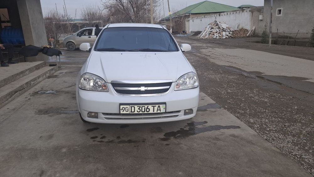 Ласетти сотилади