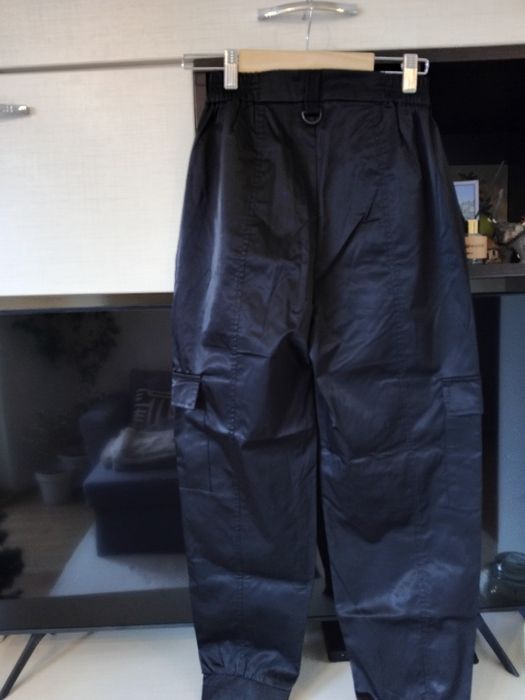 Панталон спортно-елегантен.