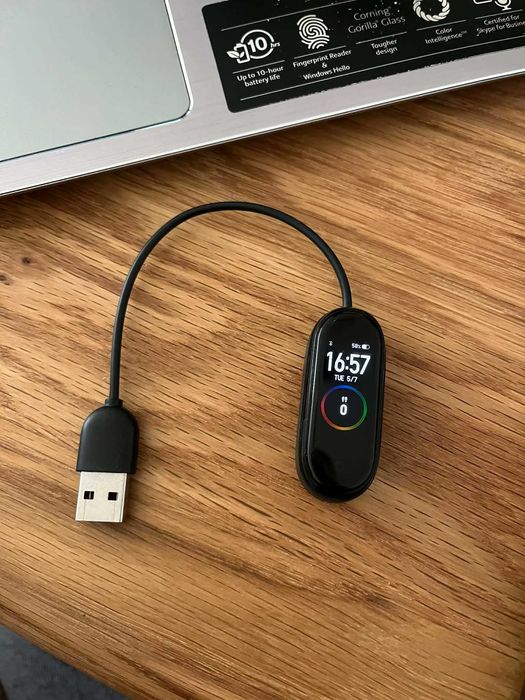 Фитнес гривна Xiaomi Mi Band 4: Без каишка