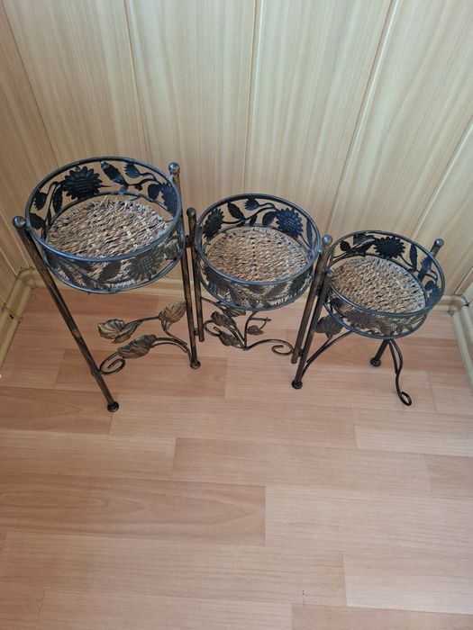 Подставка для домашних цветов