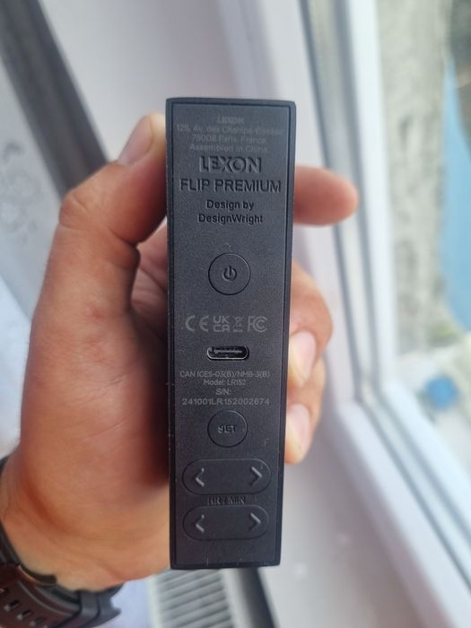 Ceas cu alarmă digital Lexon Flip Premium, Negru, Ca Nou