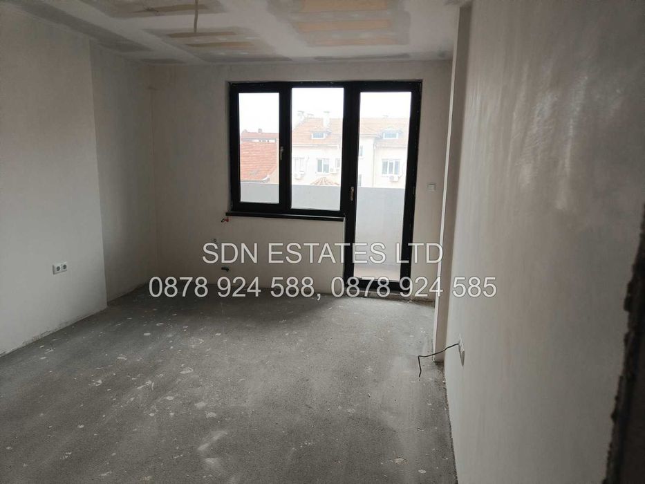 Продава се Четиристаен апартамент в Казанлък - 140 кв.м за 1143 €/кв.м - Снимка #2