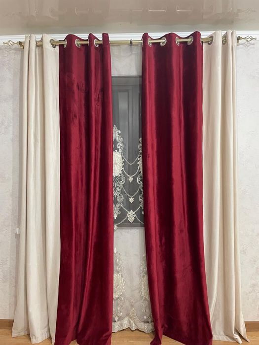 Продаются шторы с карнизом на 2 окно