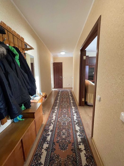 Продаётся 3-комнатная в Центре.