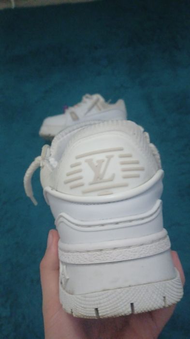 Adidași LV maxi white