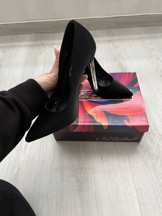 Дамски обувки на висок ток