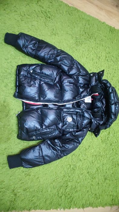 продам moncler пуховик