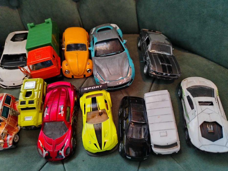 Продам металлические модельки машин