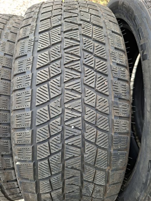 Продам шины. 235/50/19  капсен