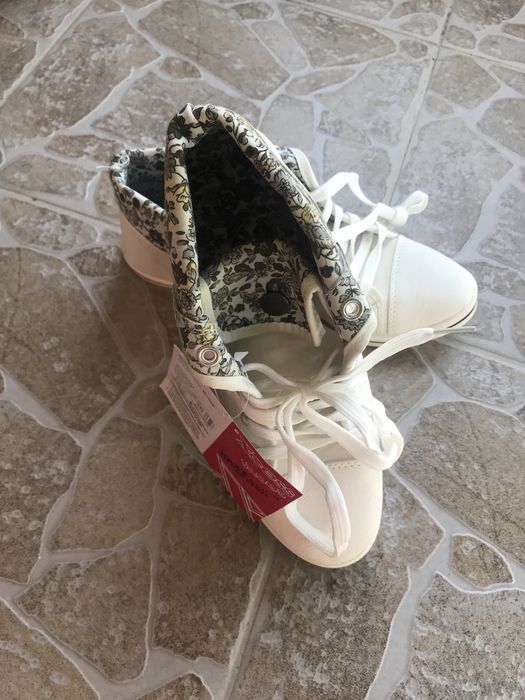 “Xcess “ дамски спортни , в бяло и в сиво