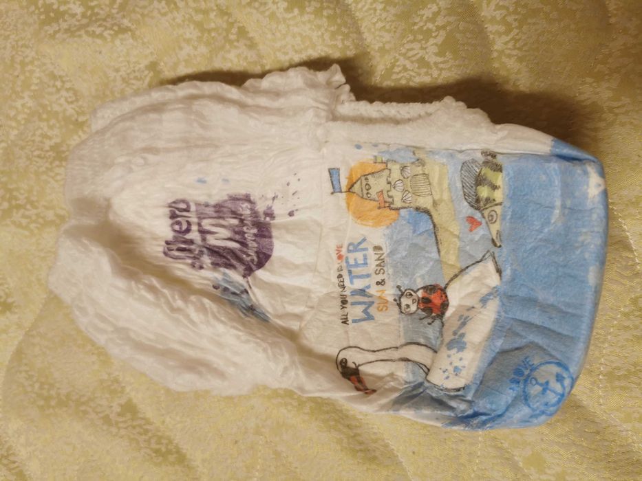 Пелени гащи за многократна употреба и памперси за плуване
