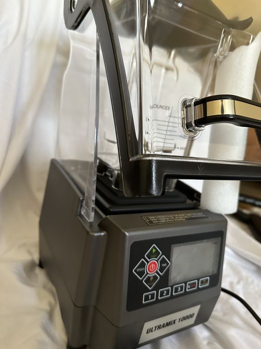 Блендер Benchstar KS-10000 Pro.