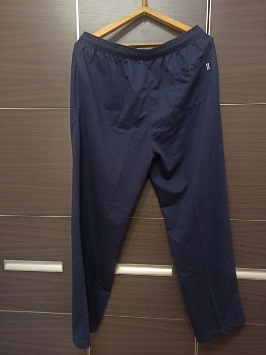 Продам  плотные, спортивные брюки