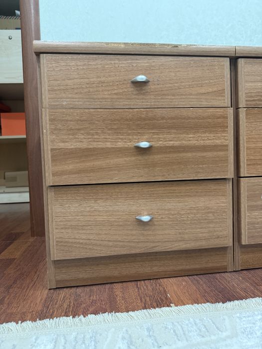 Комод и две тумбы прикроватные