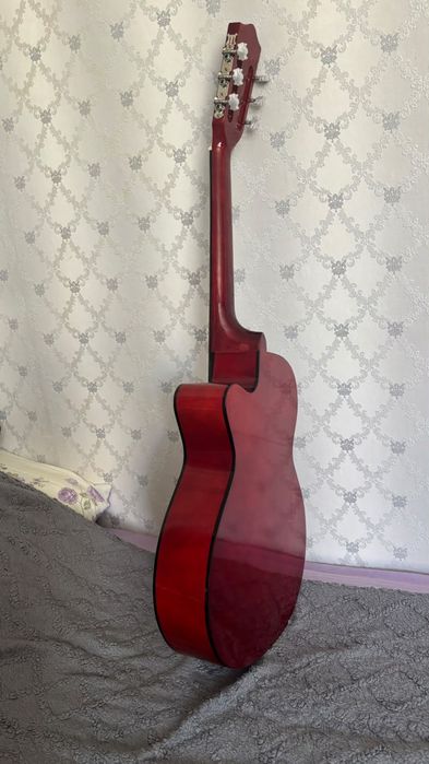 Продам гитару новую