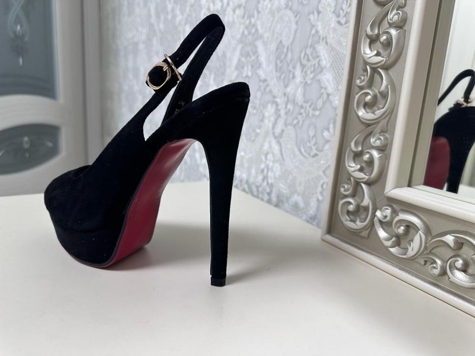 Продаю босоножки