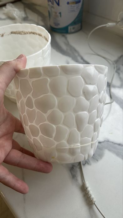 Горшки для цветов продается.