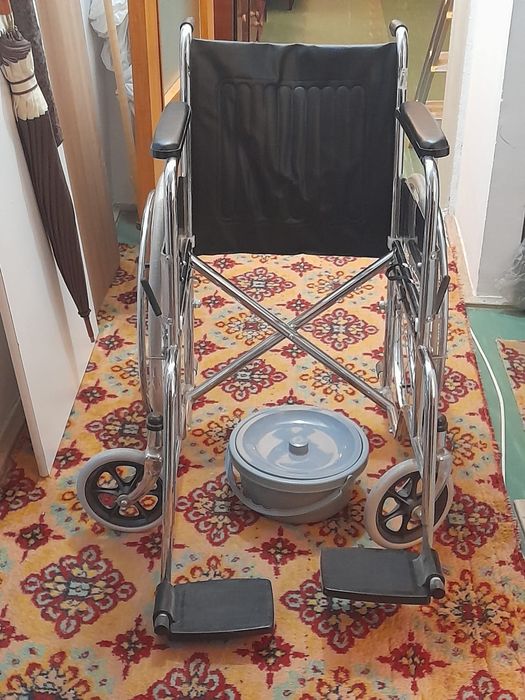 Scaun cu rotile pliabil