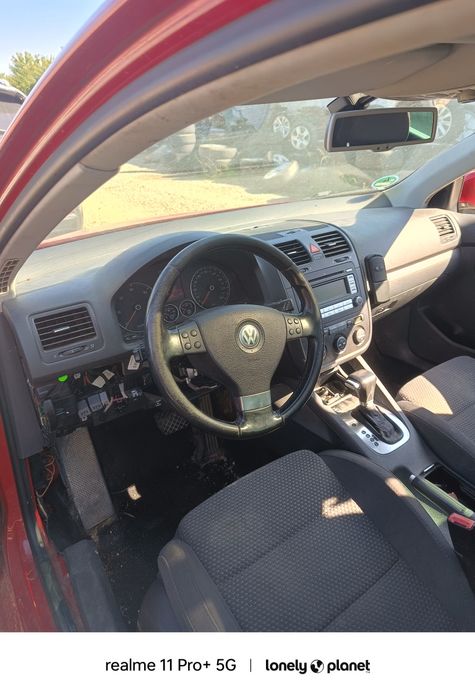 Dezmembrări uși geam oglinda planșa bord faruri radiatoare vw golf 5