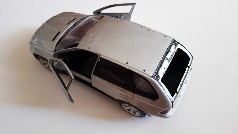 Метални колички Bburago, Maisto и Welly 1:24