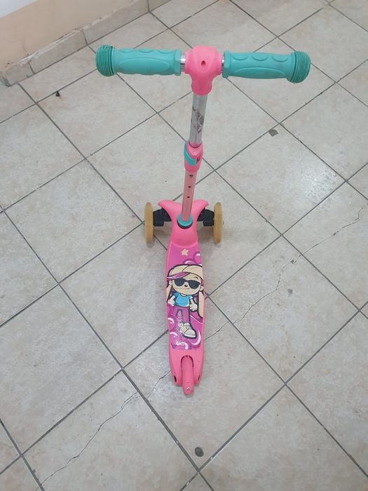 Детский трехколесный самокат