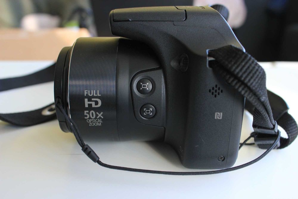 Canon PowerShot SX540 HS-4,3–215,0 mm (35 mm еквивалент: 24 – 1200 mm)