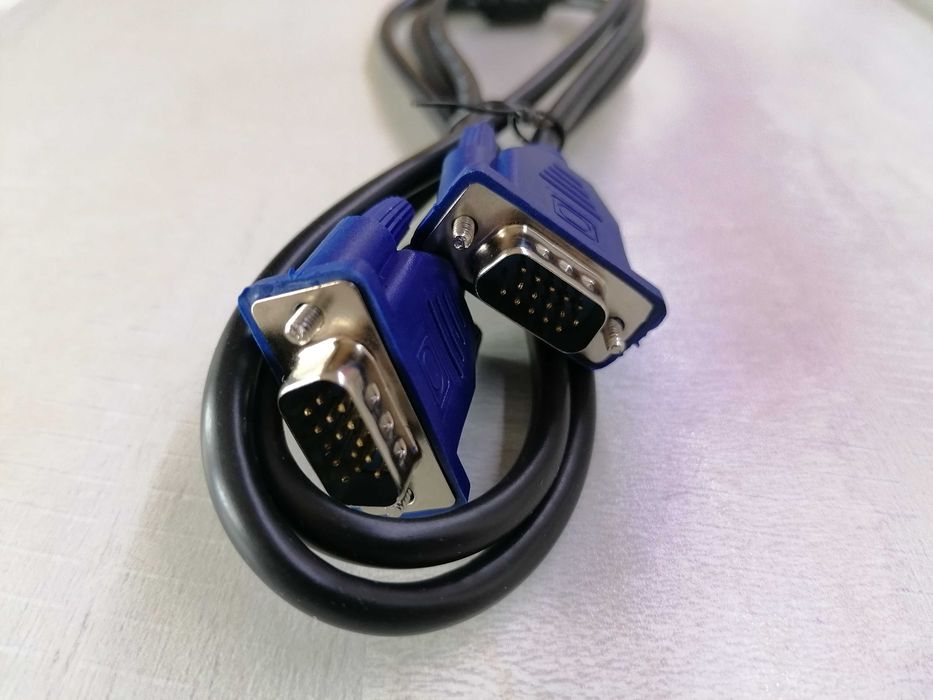 VGA към VGA кабел за монитор / телевизор / проектор - НОВ