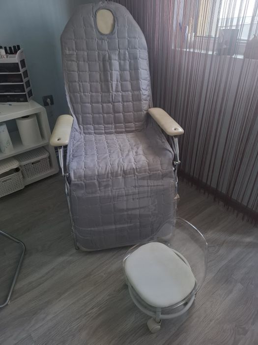 Педикюрен/косметичен стол, стойка за педикюр, етажерка