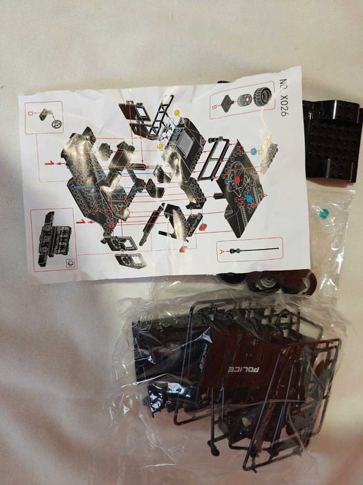 Joc constructii Hummer Police H2 tip lego 80 piese cu 1 figurina