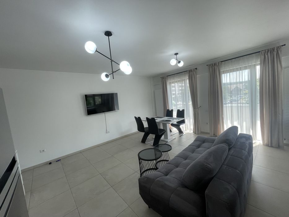 Inchiriez Apartament 3 camere nou