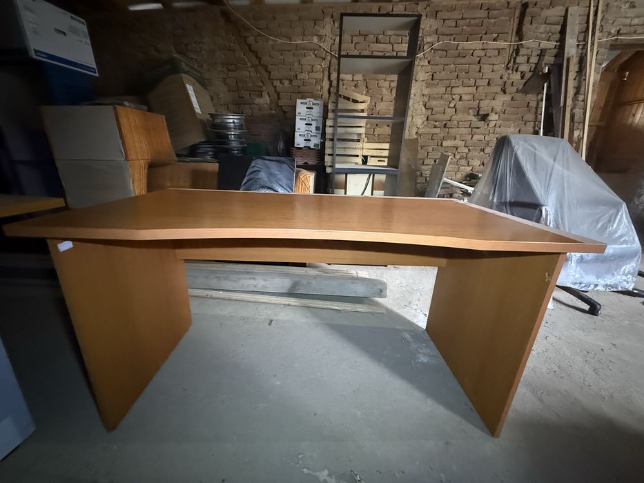 Офис бюра и шкафове-запазени,подходящи за офис или домашен кабинет