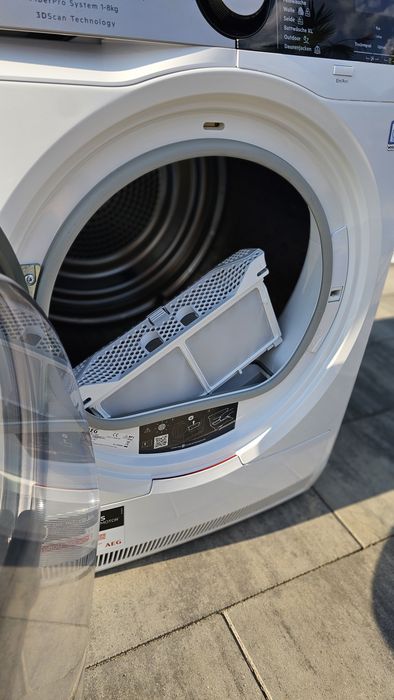 Uscator de haine Aeg seria 9000 cu 3D scan fiber pro.