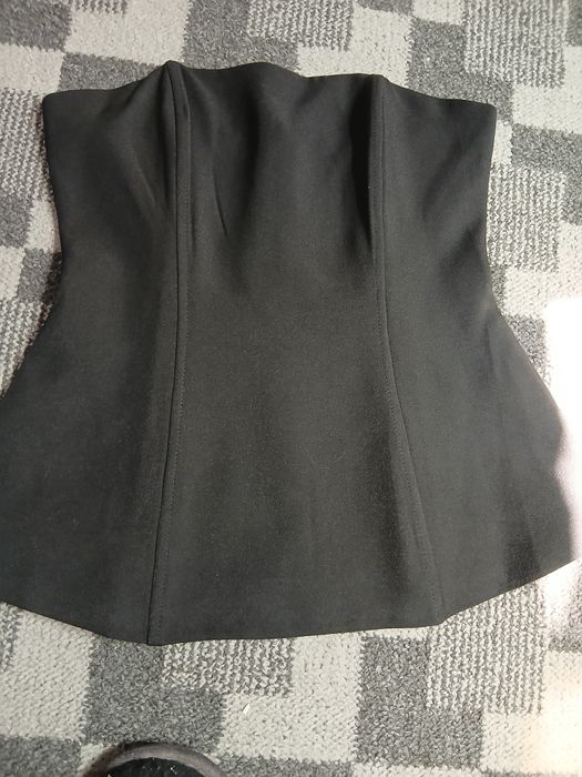 Чорный карсет      .