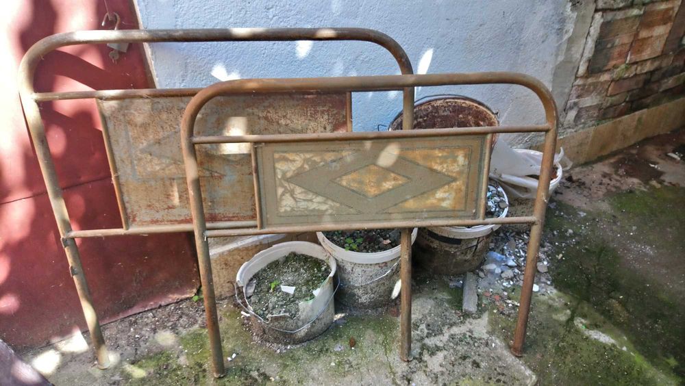 стари мебели,закачалки,офис стол,табуретки